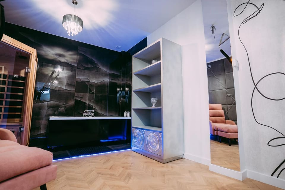 Photo of the whole room, Seating area, Bedroom
