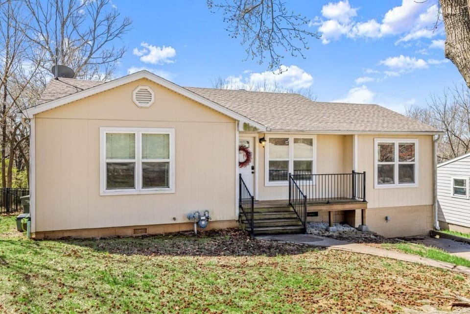 Walk to Dickson St - Pet-Friendly Home with Yard House in Fayetteville