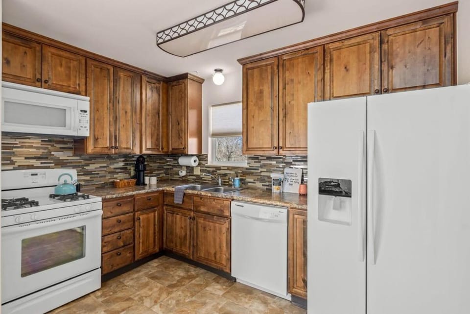Walk to Dickson St - Pet-Friendly Home with Yard House in Fayetteville