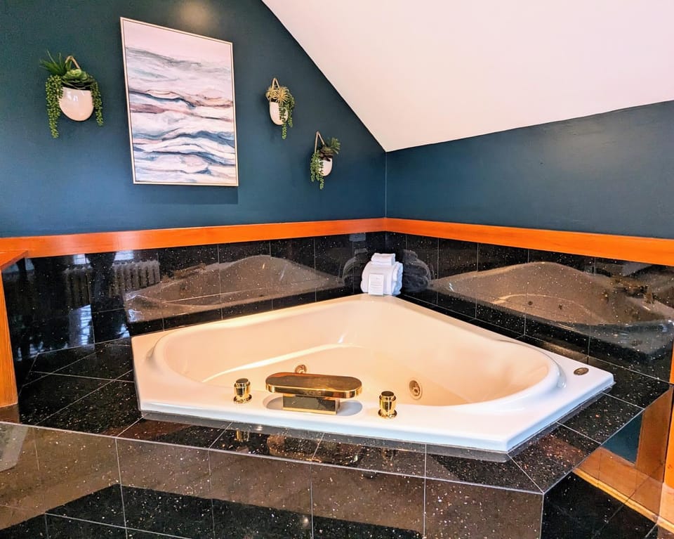 Historic GG Barnum Mansion by Heirloom Boutique Collection Hotel in Duluth