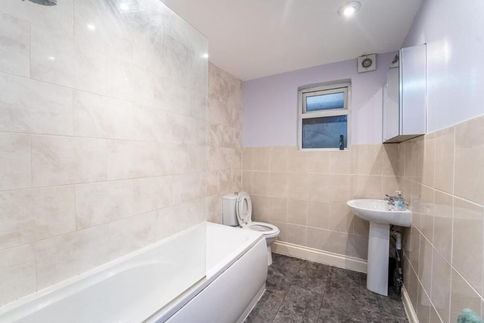 2 Bedroom entire Flat New Cross london Apartment in London Borough of Southwark