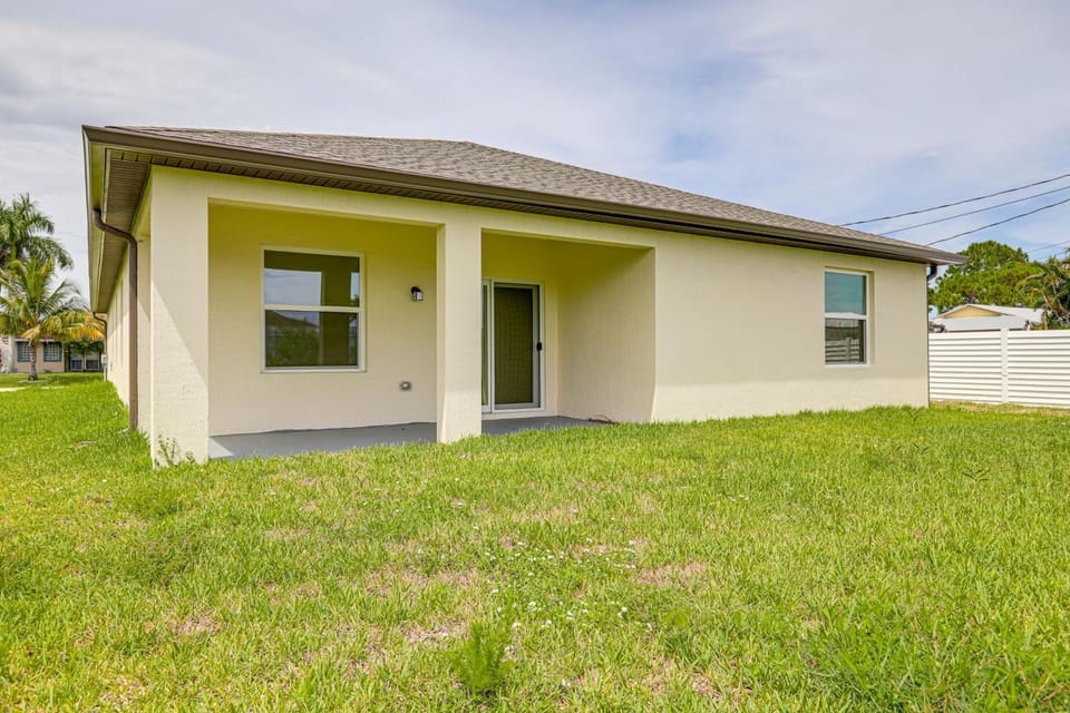 Beach-Hop & Golf! Port St Lucie Apt w/ Shared Yard Apartment in Port Saint Lucie