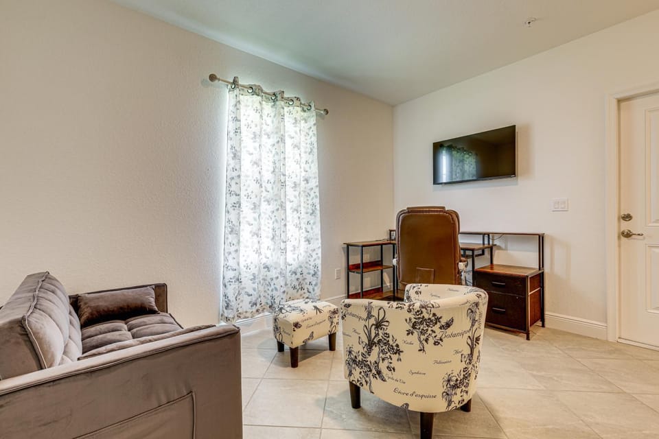 Beach-Hop & Golf! Port St Lucie Apt w/ Shared Yard Apartment in Port Saint Lucie