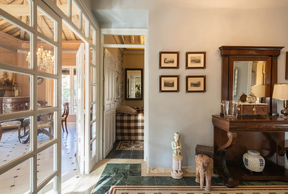 Villa histórica con jardín y piscina cerca del centro Villa in Granada