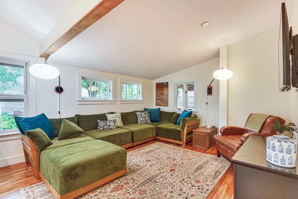 Burlington Escape By Lake Champlain & Bike Path House in Burlington