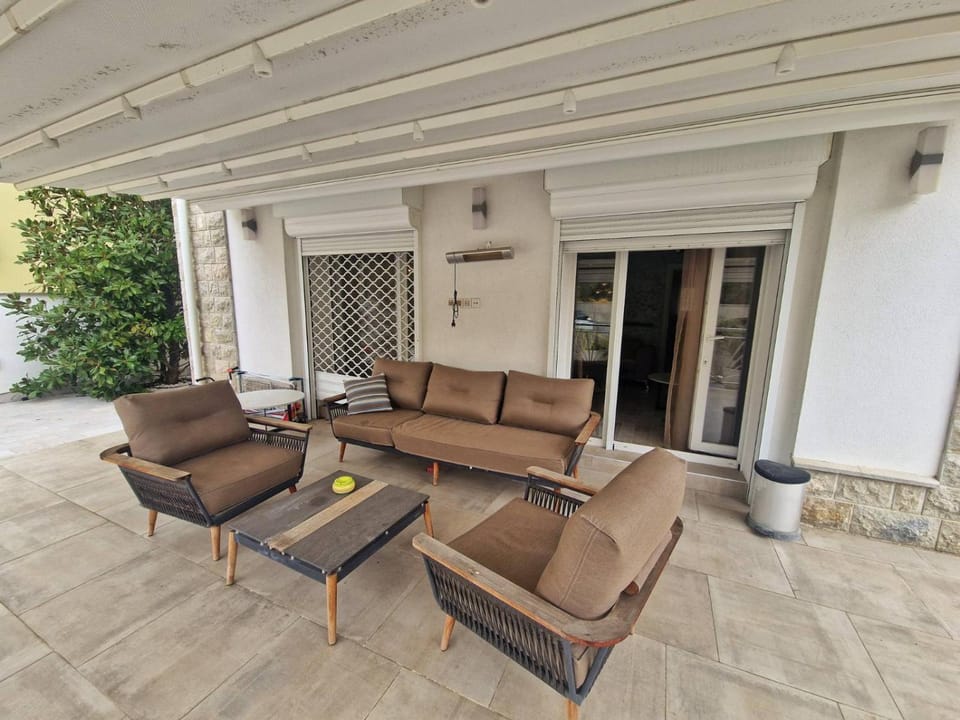 Patio, Balcony/Terrace, Seating area