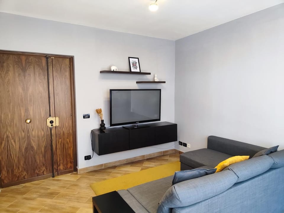 Bed, Living room