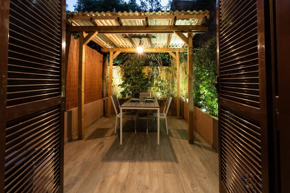 Patio, Day, Garden, Dining area, Garden view