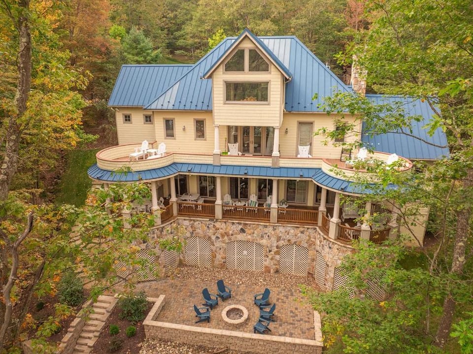 Blue Haven- 5 bedroom Lakefront home House in Deep Creek Lake