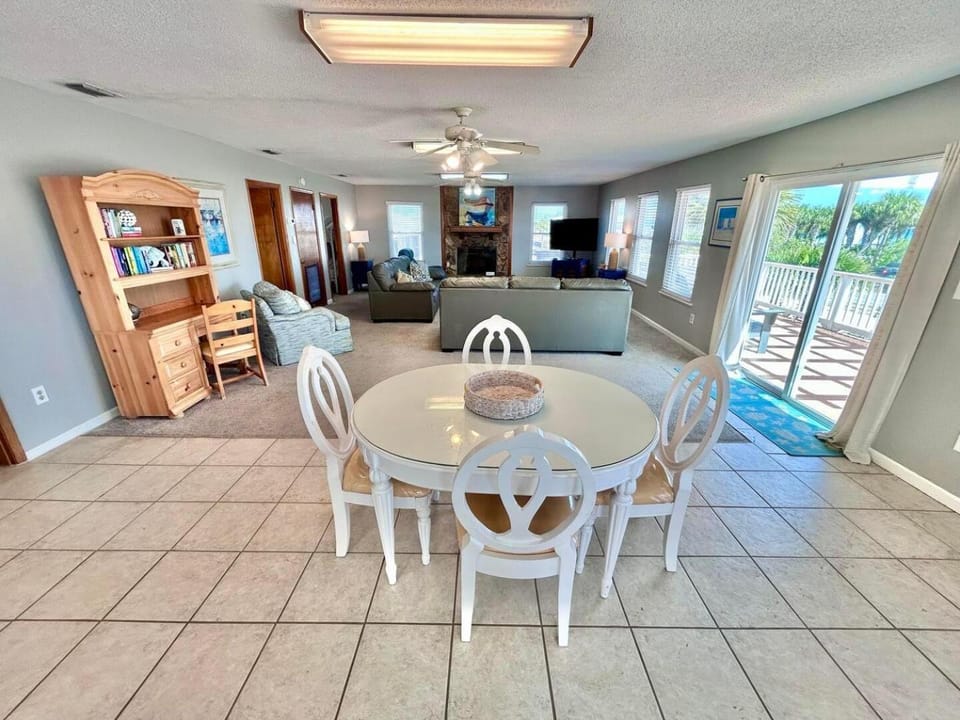 Island Charm-Across From Beach-Private Pool House in Saint George Island