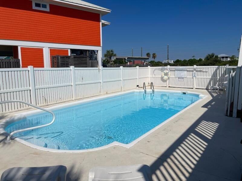 Island Charm-Across From Beach-Private Pool House in Saint George Island