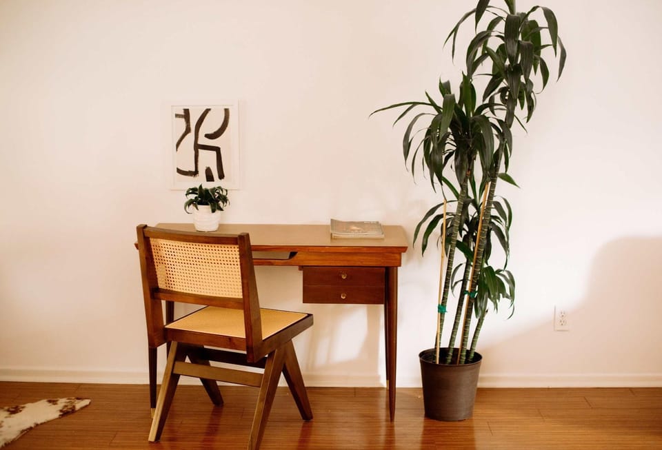 Mid-Century Modern Elegance in Hollywood with Parking Apartment in Hollywood