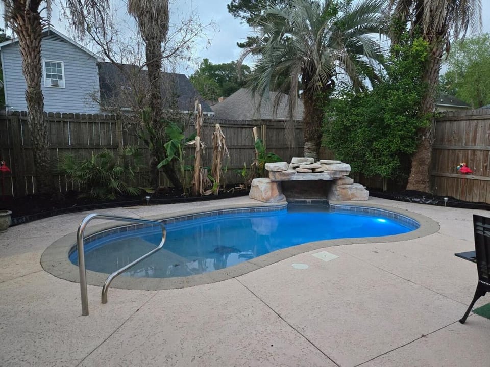 Swimming pool