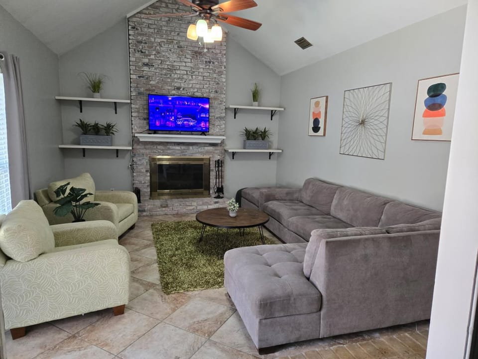 The University of South Alabama Poolside Getaway 'Veteran Own Business ' House in Mobile