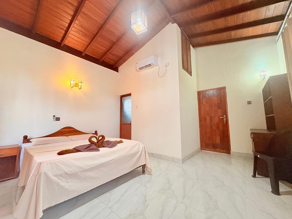 Bed, Photo of the whole room, Bedroom, air conditioner