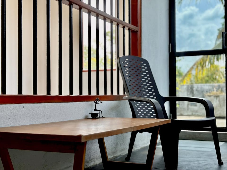 Decorative detail, Seating area, Dining area