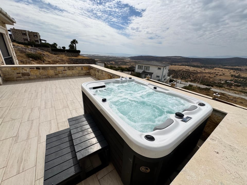 Hot Tub, Pool view