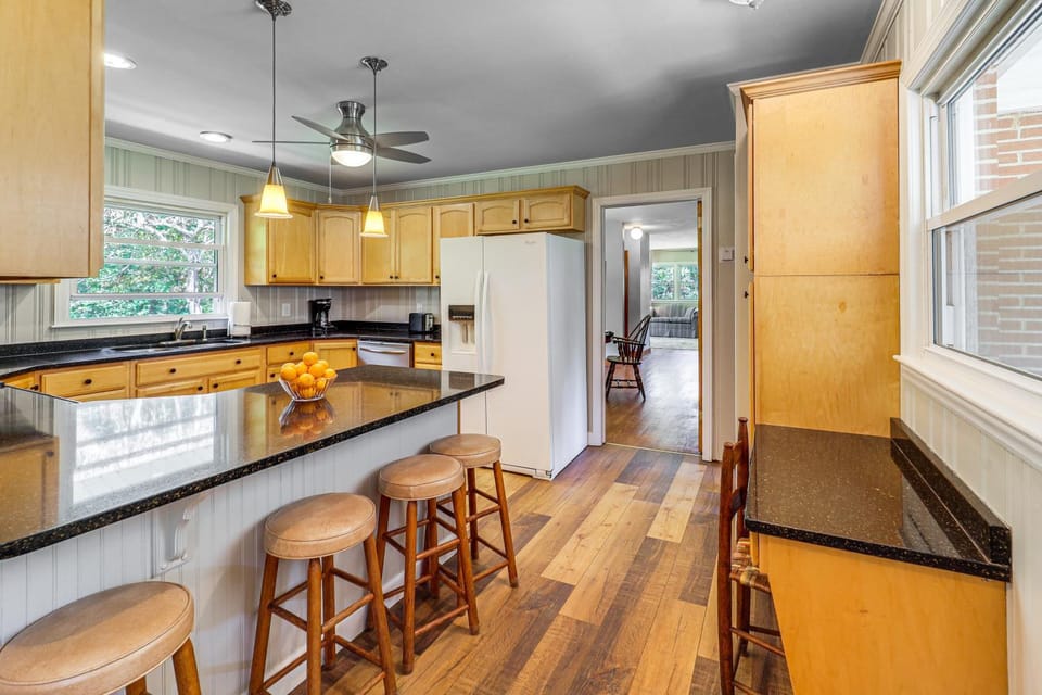Hike & Leaf Peep! Peaceful Home in Laurel Springs House in North Carolina