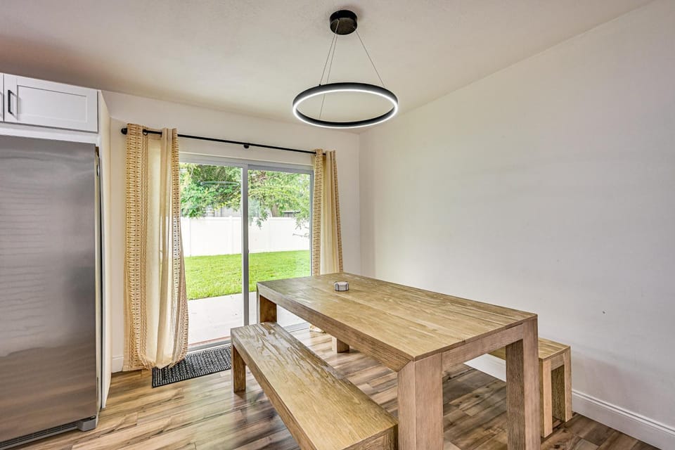 1 Mi to Busch Gardens: Modern Home w/ Private Yard House in Tampa
