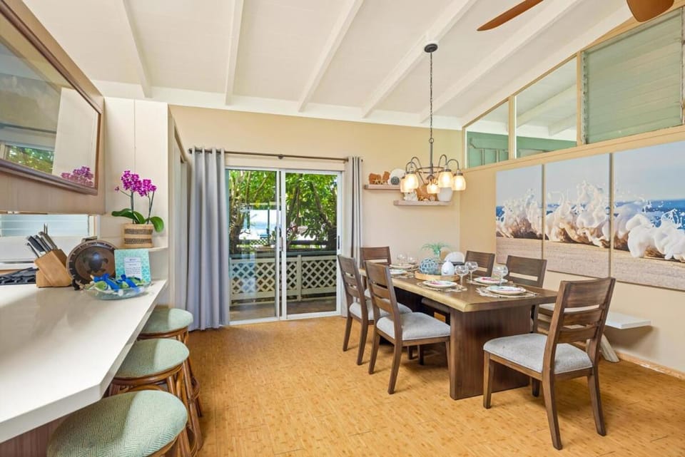 Ocean View Cottage Wlk To Poipu & Brenneckes Beach House in Poipu