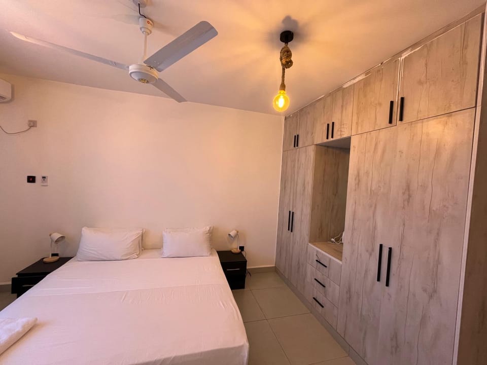 Bed, Photo of the whole room, wardrobe, air conditioner