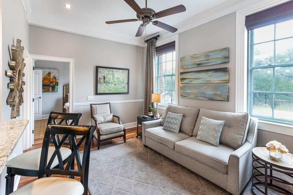 Suites at Bay 2B - Samuel Courtney Suite by Lucky Savannah Apartment in Savannah