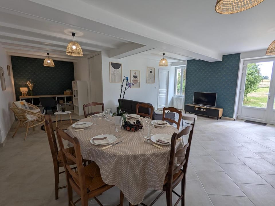 Gîte charentais rénové au calme avec parking et jardin privatif - FR-1-653-281 House in Nouvelle-Aquitaine