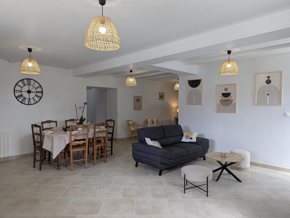 Gîte charentais rénové au calme avec parking et jardin privatif - FR-1-653-281 House in Nouvelle-Aquitaine