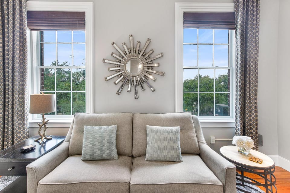 Suites at Bay 3B - Alvin N. Miller Suite by Lucky Savannah Apartment in Savannah