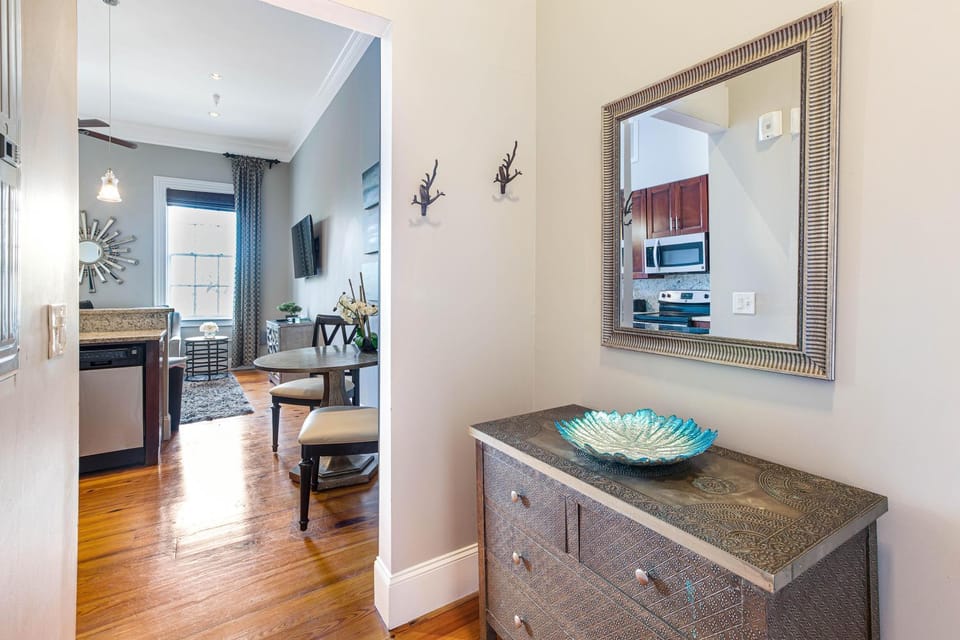 Suites at Bay 3B - Alvin N. Miller Suite by Lucky Savannah Apartment in Savannah