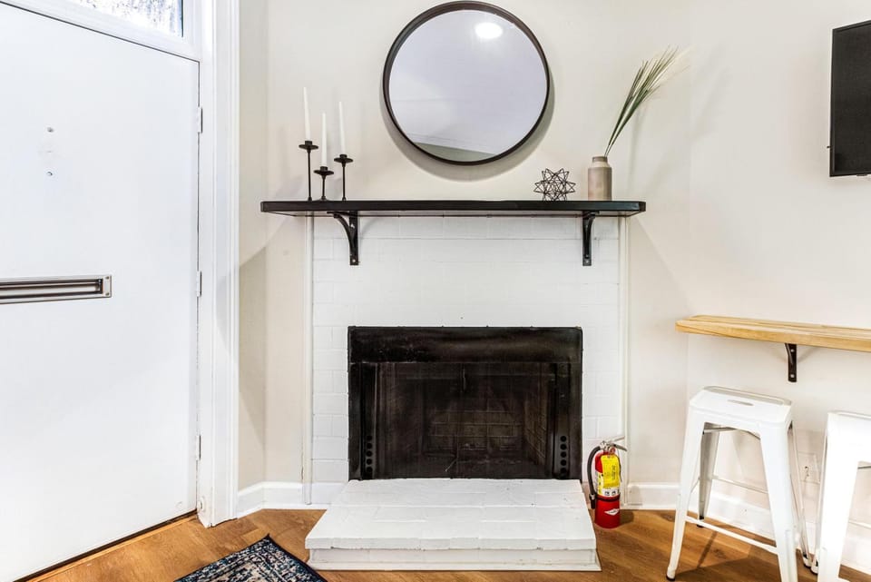 Lynwood Collection on Forsyth 11B by Lucky Savannah Apartment in Savannah