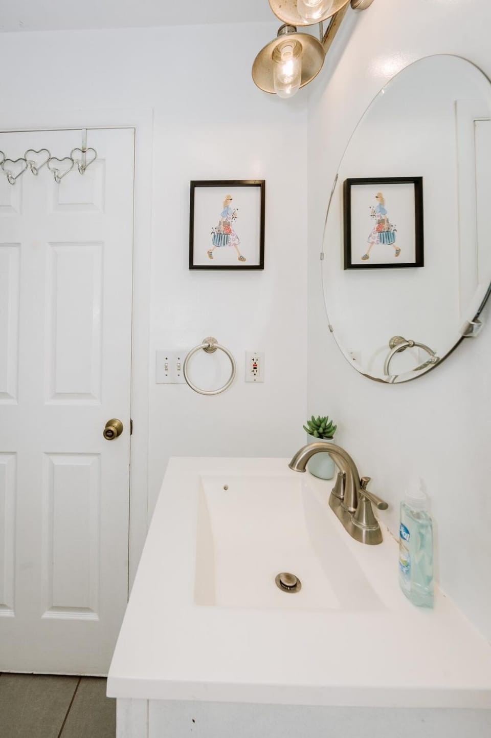 Serene Silver Lake 1 bedroom 1 bathroom Back house With Private Backyard Apartment in San Fernando Valley