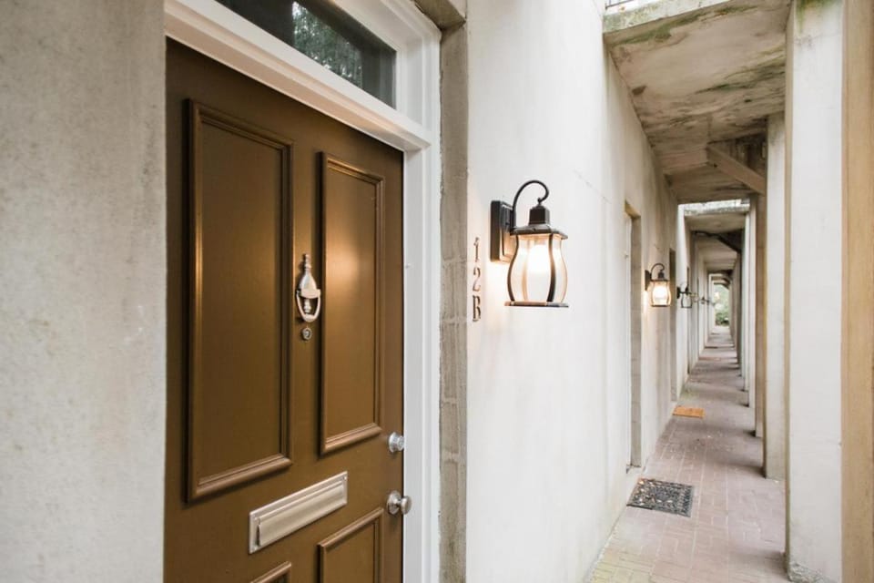 Lynwood Collection on Forsyth 12B by Lucky Savannah Apartment in Savannah