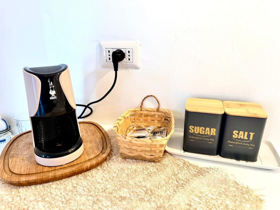 Coffee/tea facilities, Kitchen or kitchenette