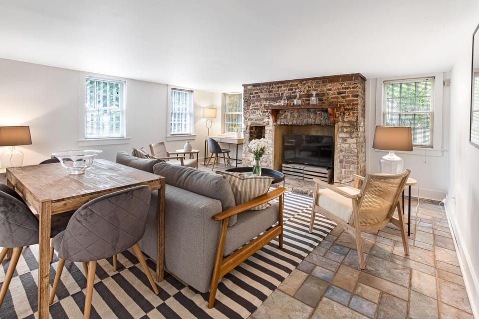 State Street Secret by Lucky Savannah Apartment in Savannah