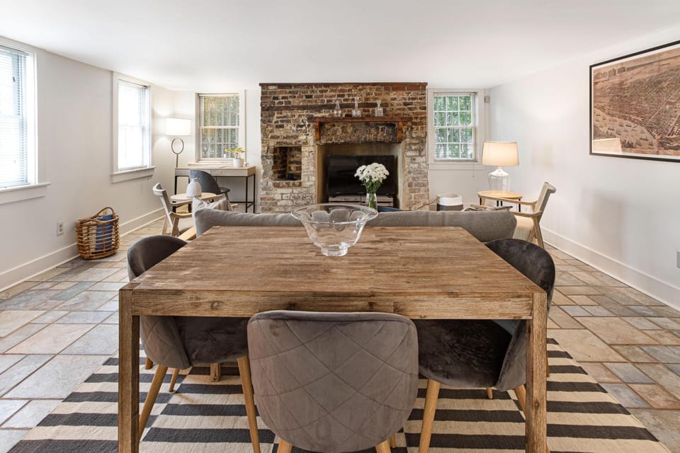 State Street Secret by Lucky Savannah Apartment in Savannah