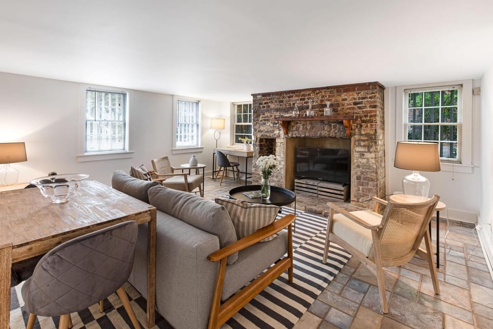 State Street Secret by Lucky Savannah Apartment in Savannah
