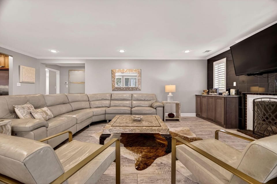 Gone Coastal by Lucky Savannah House in Wilmington Island