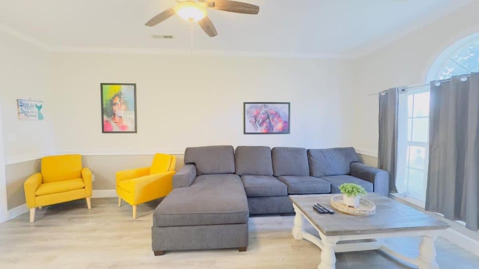 Bright 1BR Escape Near Beach Golf Apartment in Carolina Forest