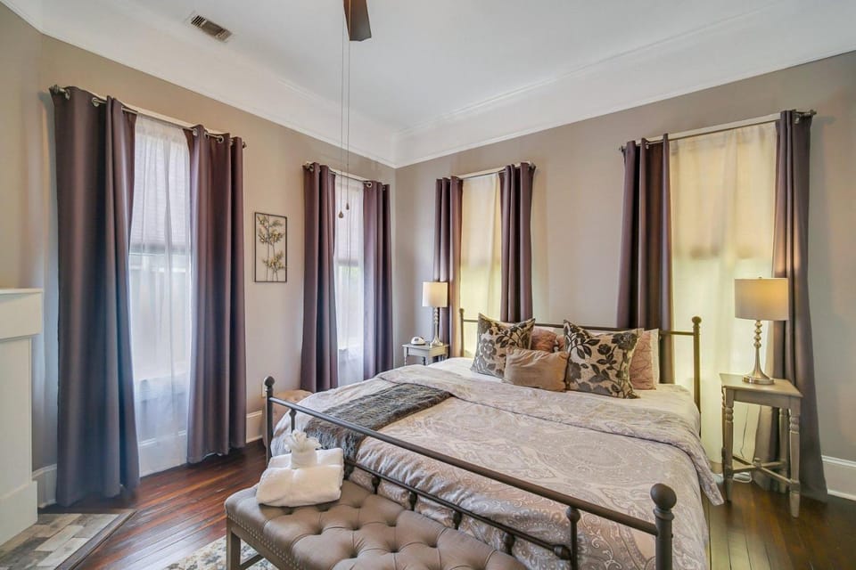 Savannah Escape by Lucky Savannah House in Savannah