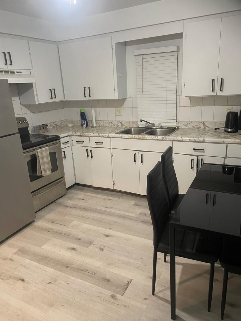 Centrally located 3BDRM home in CityCore! Apartment in Windsor