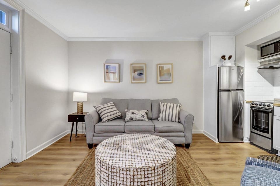Lynwood Collection on Forsyth 8B by Lucky Savannah Apartment in Savannah