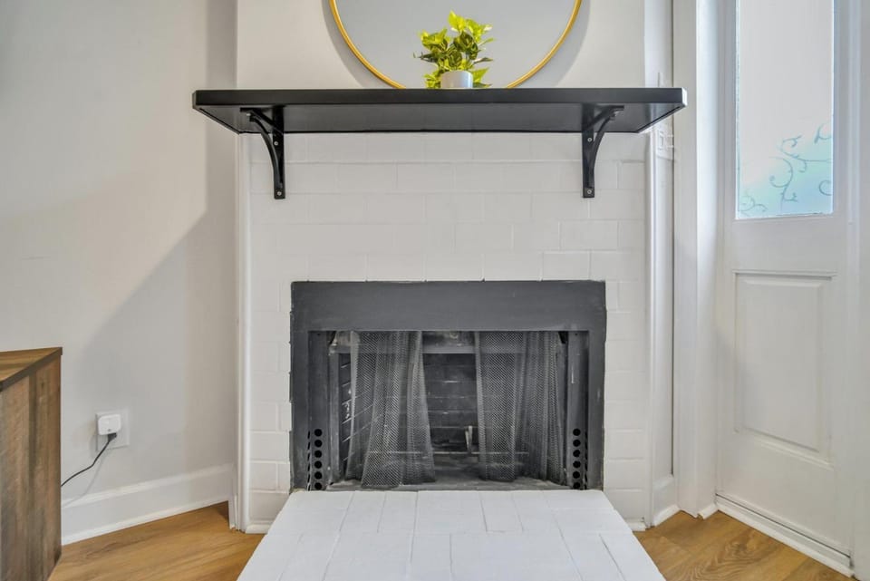Lynwood Collection on Forsyth 6A by Lucky Savannah Apartment in Savannah