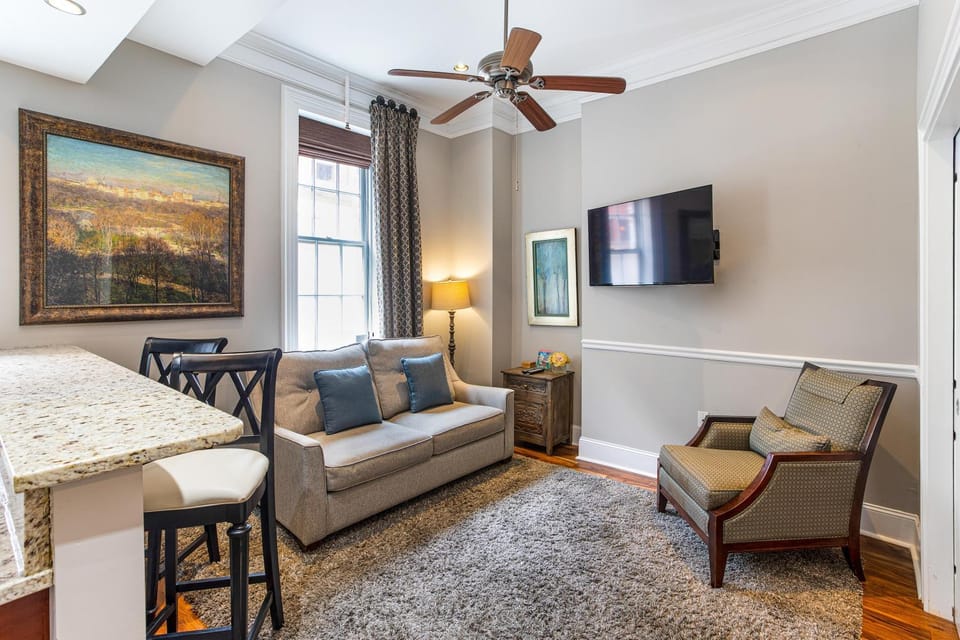 Suites at Bay 2A - William H. Keckley Suite by Lucky Savannah Apartment in Savannah
