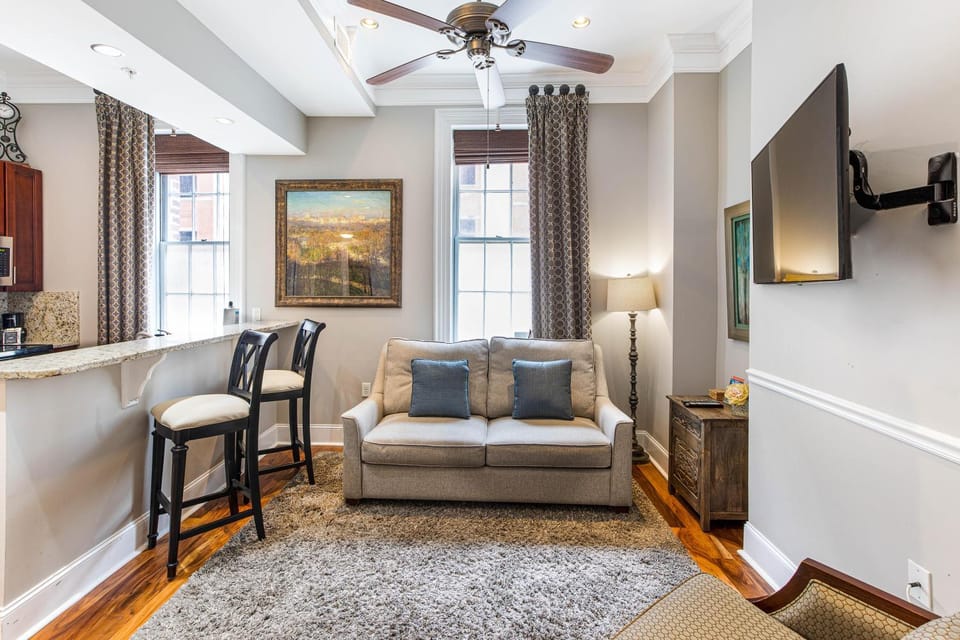 Suites at Bay 2A - William H. Keckley Suite by Lucky Savannah Apartment in Savannah