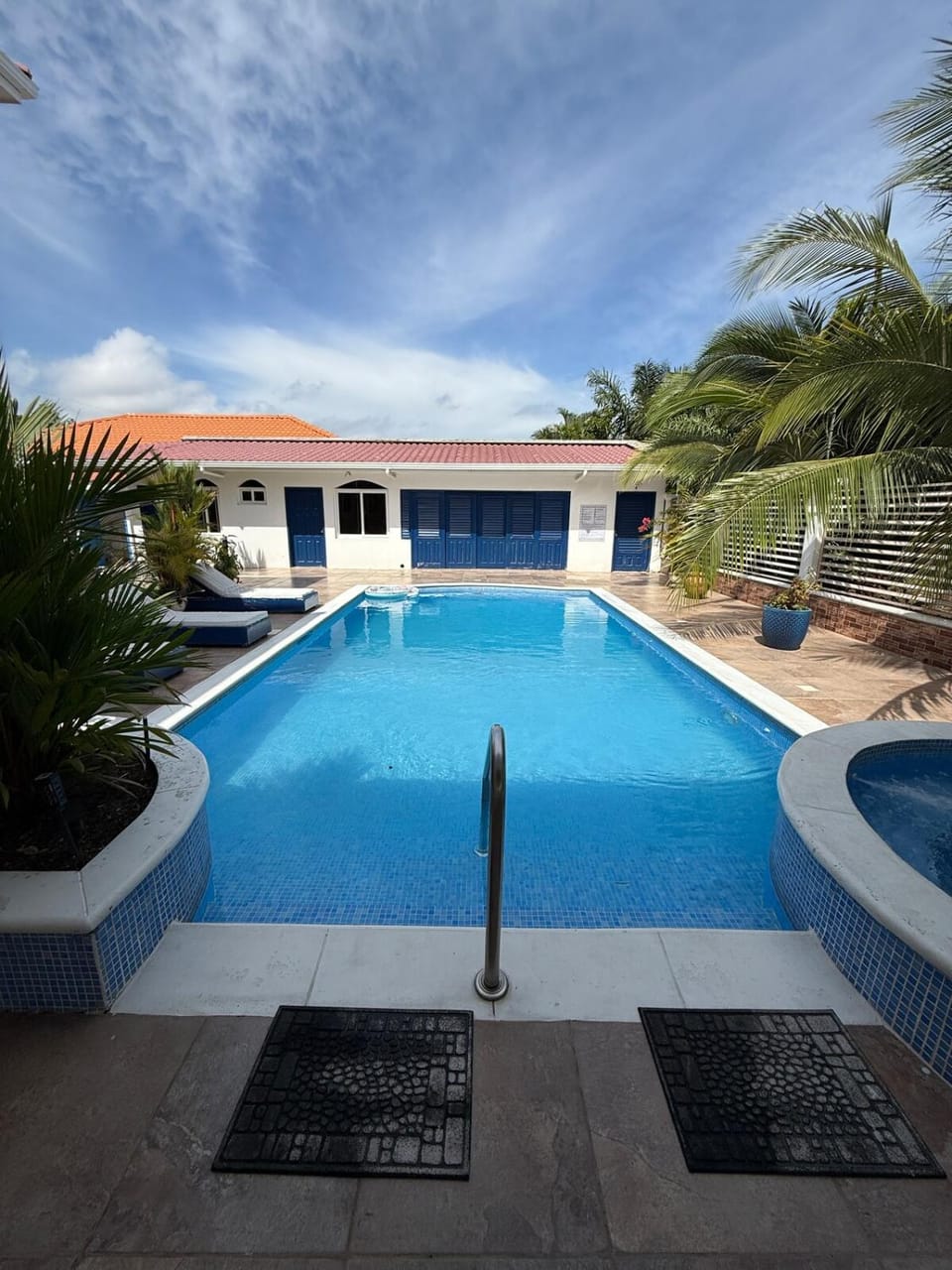 Spacious Beach House with Pool in Gated Community House in Cortés Department