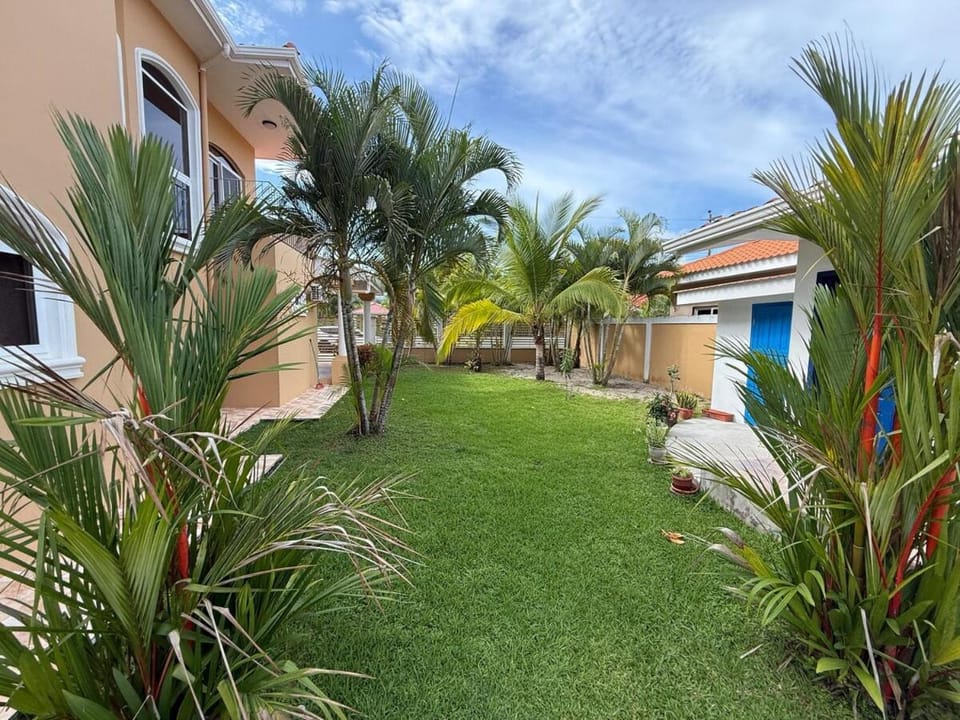 Spacious Beach House with Pool in Gated Community House in Cortés Department