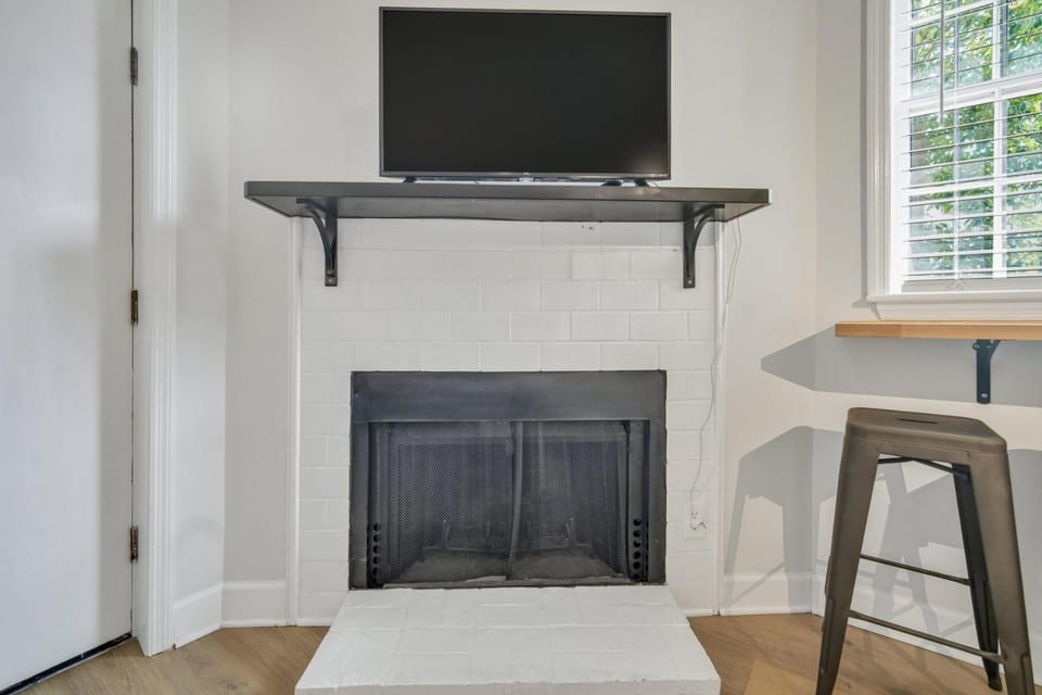 Lynwood Collection on Forsyth 14B by Lucky Savannah Apartment in Savannah