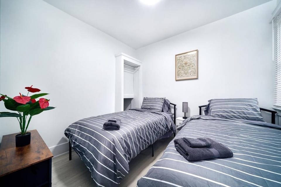 Newly renovated 3 bedroom unit Apartment in Windsor