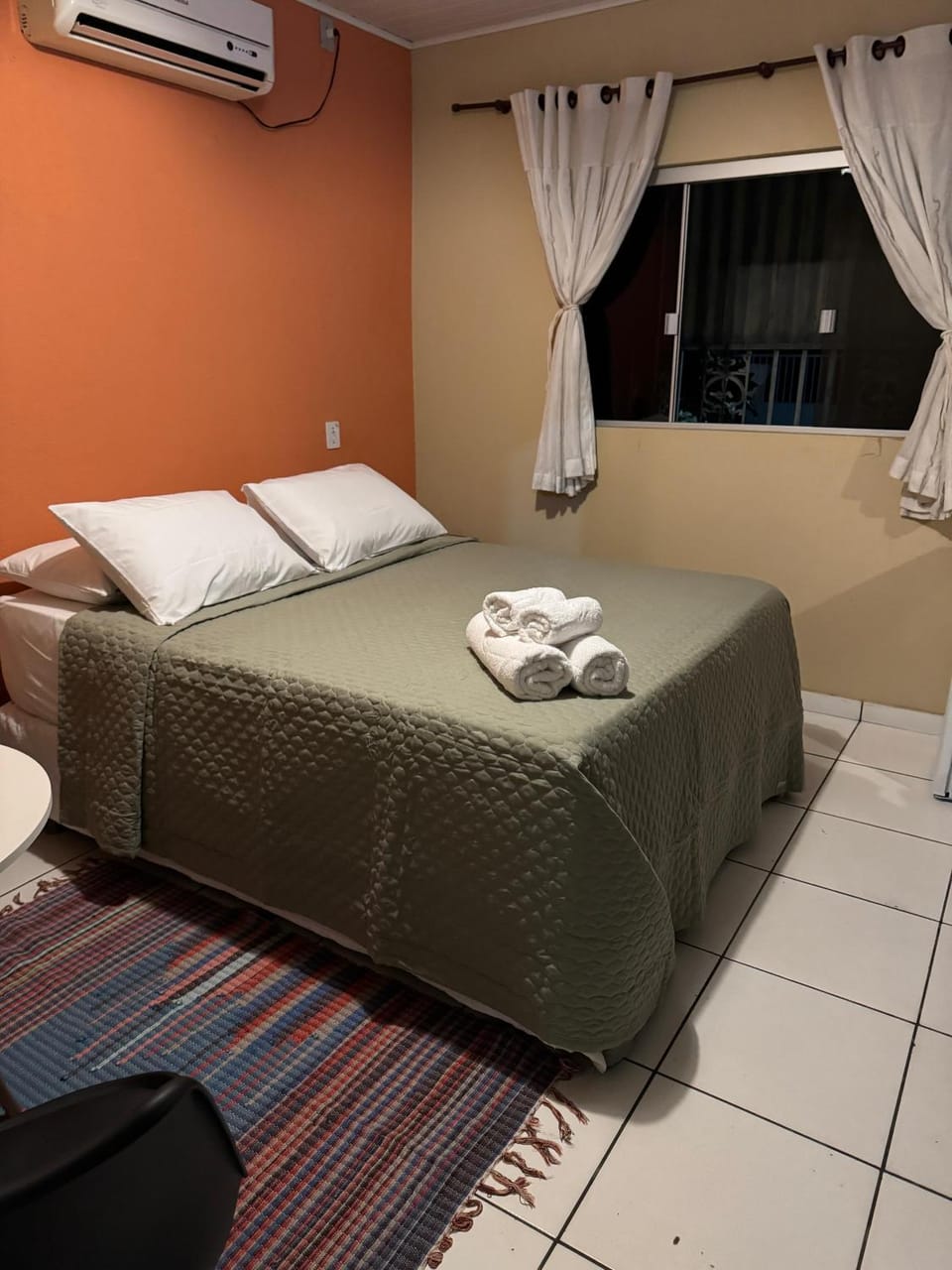 Bed, Photo of the whole room, Bedroom, air conditioner